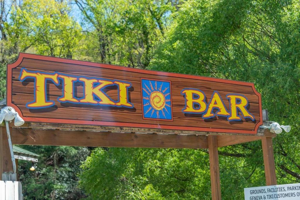 Geneva Hotel & Tiki Bar Chimney Rock Εξωτερικό φωτογραφία